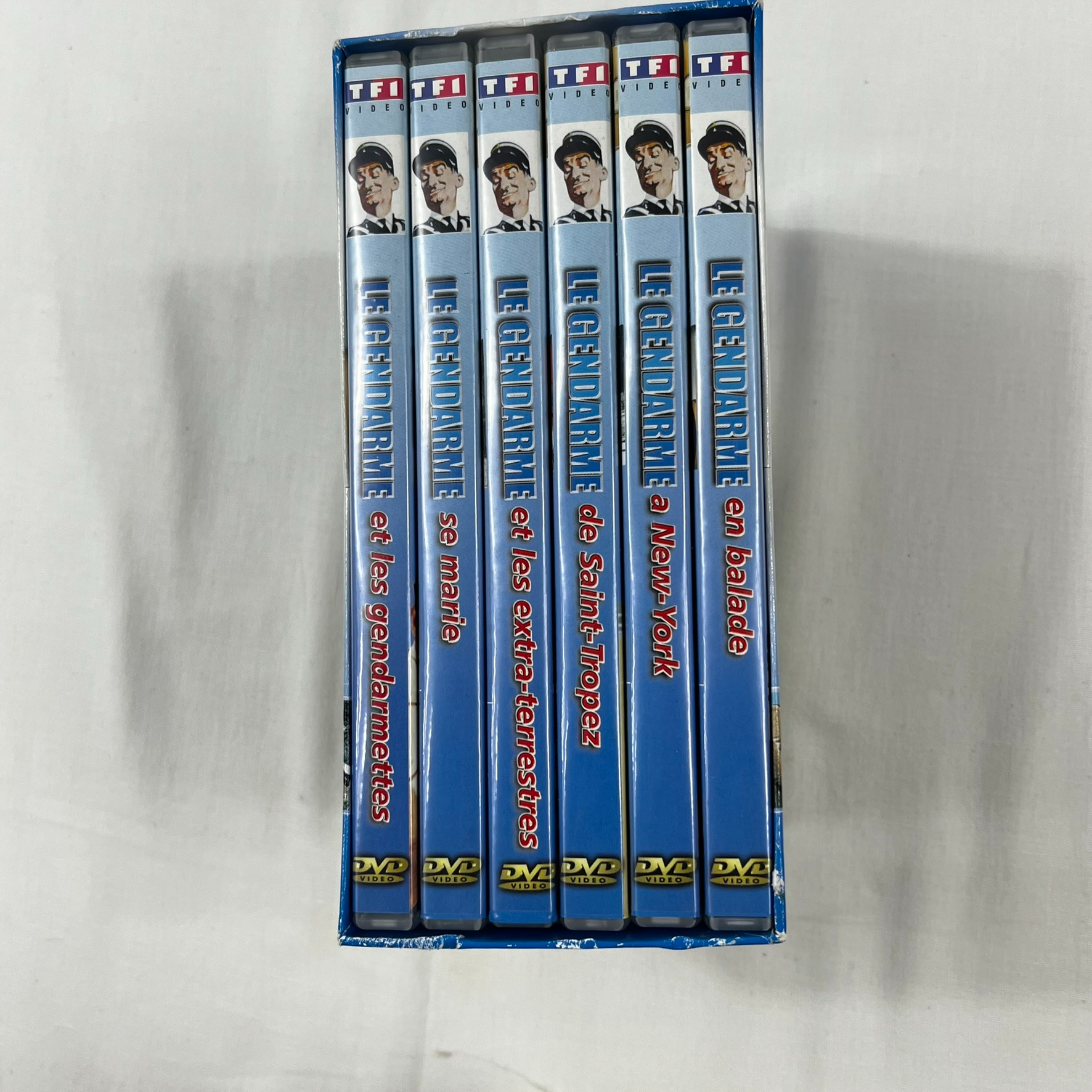 Coffret DVD Le gendarme Très bon état - Vue 3 - 